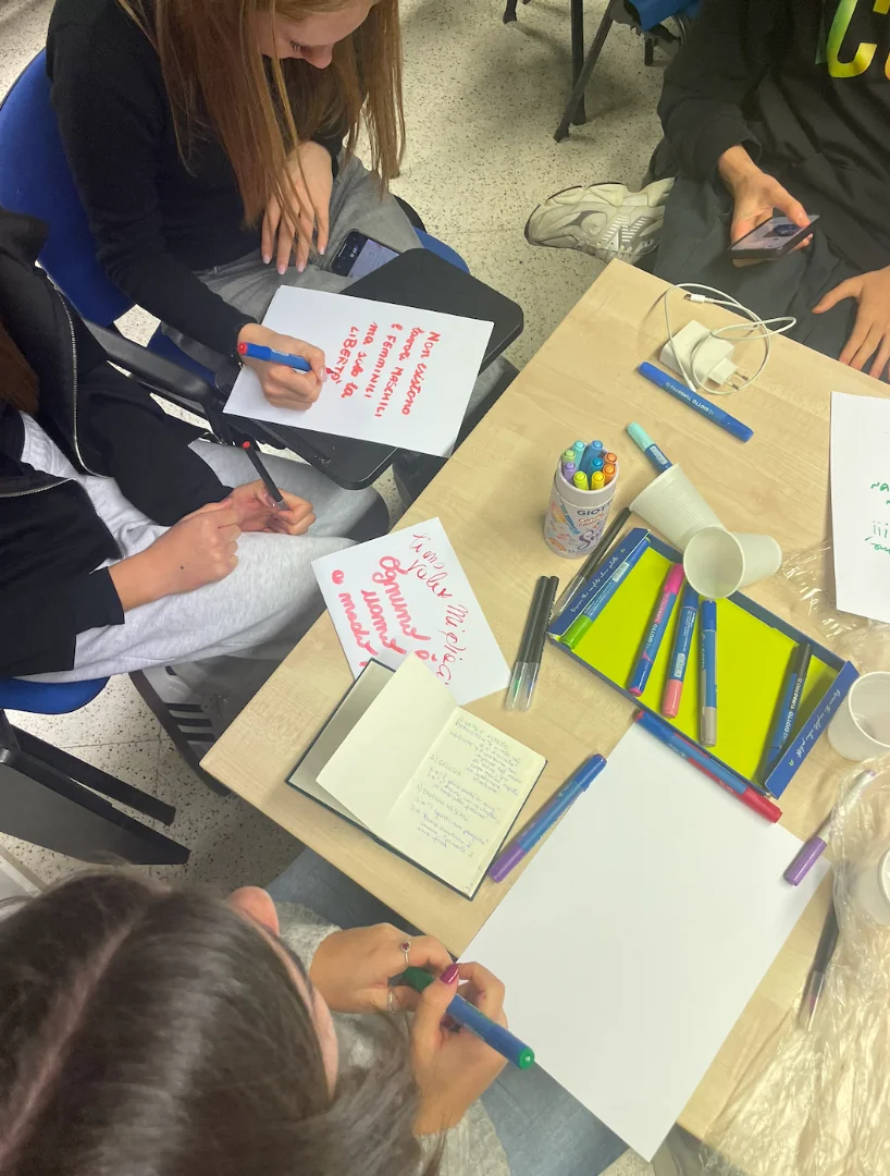 Venerdì 6 Marzo 2026 dalle 11:00 alle 13:00, APS Univox ETS organizza un evento di restituzione del progetto “Archetipi ribelli”, presso il Liceo Classico Socrate di Bari, in via Tommaso D'Aquino 4. “Archetipi ribelli”, vincitore del bando regionale Futura-La Puglia Per la Parità, nasce con l'obiettivo di proporre iniziative aperte al pubblico sulla sensibilizzazione al contrasto alla violenza e agli stereotipi di genere.