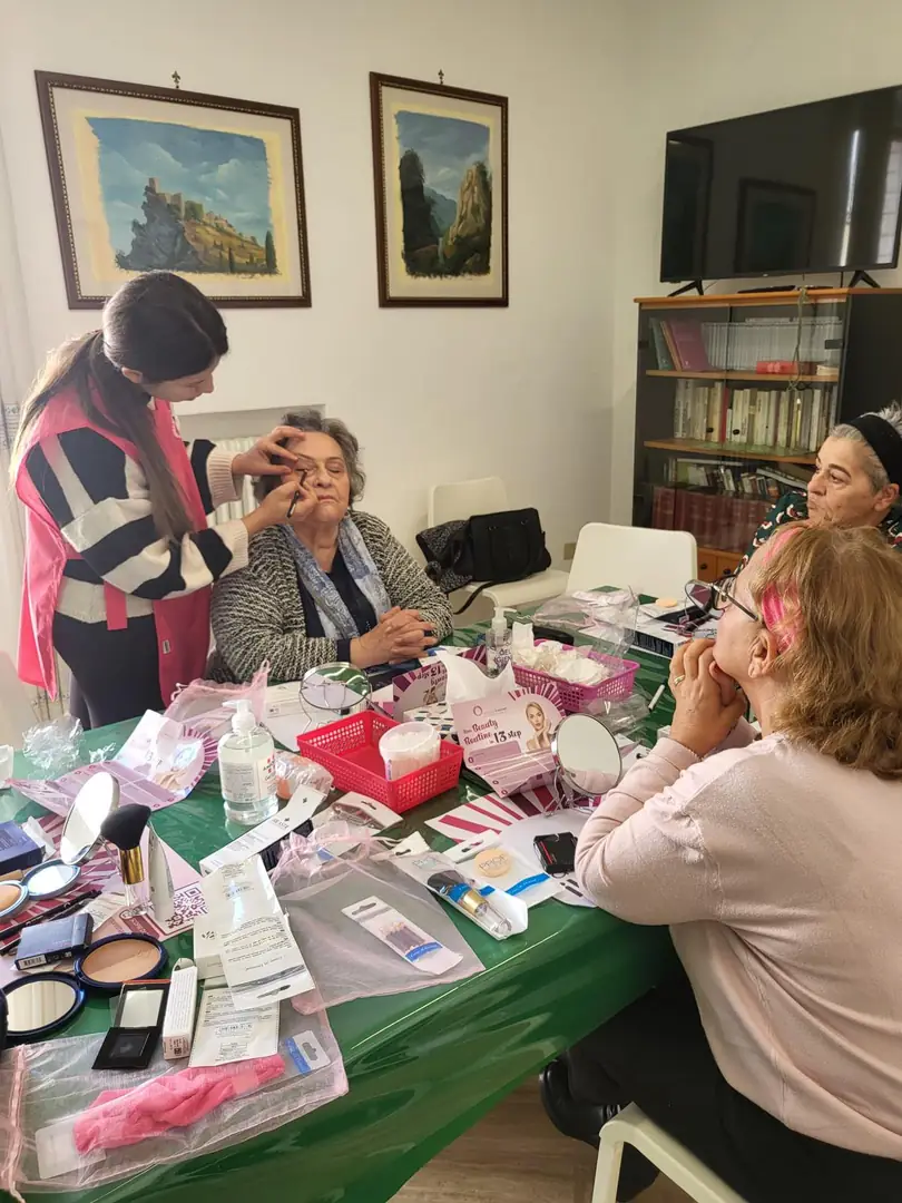 Lunedì 17 Novembre 2025, C.A.L.C.I.T. organizza il prossimo appuntamento del “Laboratorio di bellezza per donne affette da patologie oncologiche”, presso la sede dell'associazione in via Taranto 15 ad Andria. I laboratori si tengono con cadenza mensile, in una sola mattinata, previa prenotazione recandosi direttamente in sede (dal lunedì al venerdì 9-13 e 16-20) oppure al 0883 89 09 47.