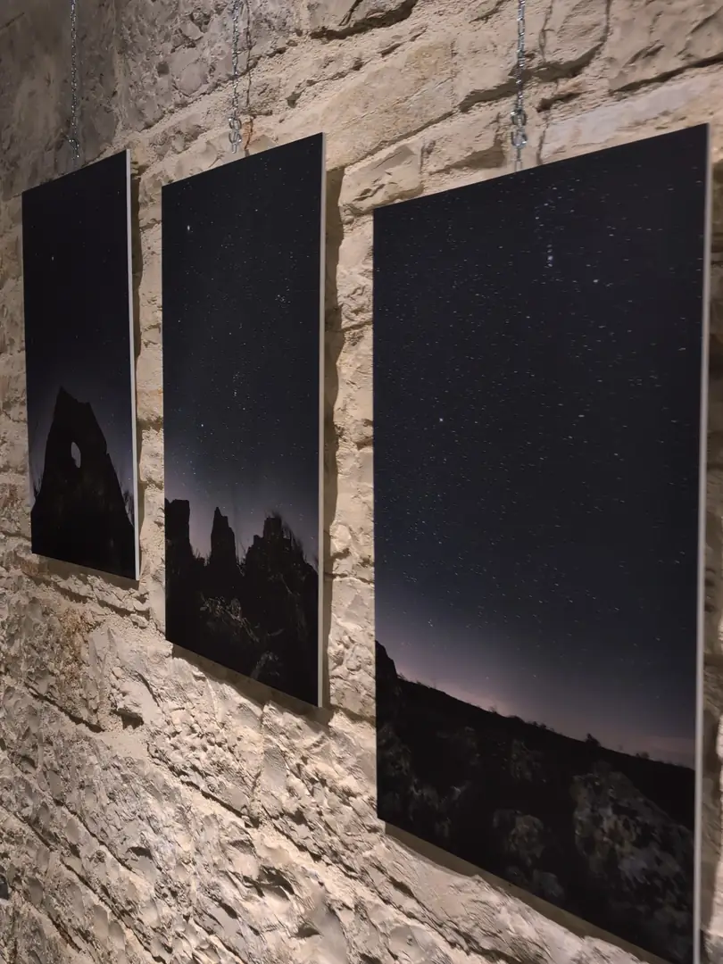 Fino al 17 Maggio 2026, è possibile visitare la mostra di fotografia astronomica “Murgia Stellata”, curata dall'Osservatorio Astronomico Andromeda APS, presso il Museo della Città e del Territorio di Corato nei seguenti orari: da martedì a venerdì dalle 9:00 alle 12:00 e dalle 17:00 alle 20:00 e sabato e domenica dalle 9:00 alle 12:00.