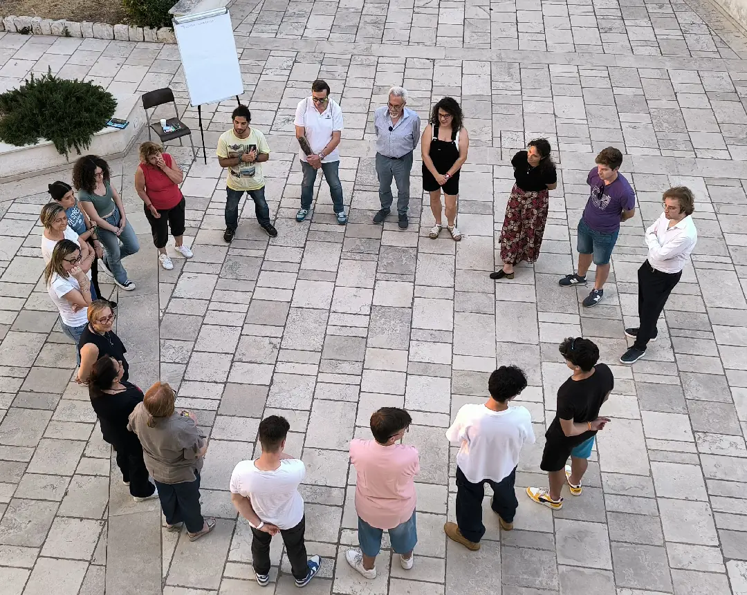 Laboratorio Dal 6 all’8 Giugno 2025, il Centro di Servizio al Volontariato San Nicola ETS, Semi di Vita Società Cooperativa sociale e Libera Puglia organizzano il Campo Volontariato e Antimafia, presso la Domus Familiae Nozze di Cana a Bari Torre a Mare: “Dalla confisca alla vita. Scoprire e valorizzare i beni confiscati”. Con il patrocinio di Avviso pubblico Enti Locali e Regioni per la formazione civile contro le mafie e Comune di Valenzano.