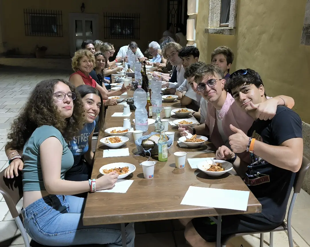 Cena Dal 6 all’8 Giugno 2025, il Centro di Servizio al Volontariato San Nicola ETS, Semi di Vita Società Cooperativa sociale e Libera Puglia organizzano il Campo Volontariato e Antimafia, presso la Domus Familiae Nozze di Cana a Bari Torre a Mare: “Dalla confisca alla vita. Scoprire e valorizzare i beni confiscati”. Con il patrocinio di Avviso pubblico Enti Locali e Regioni per la formazione civile contro le mafie e Comune di Valenzano.