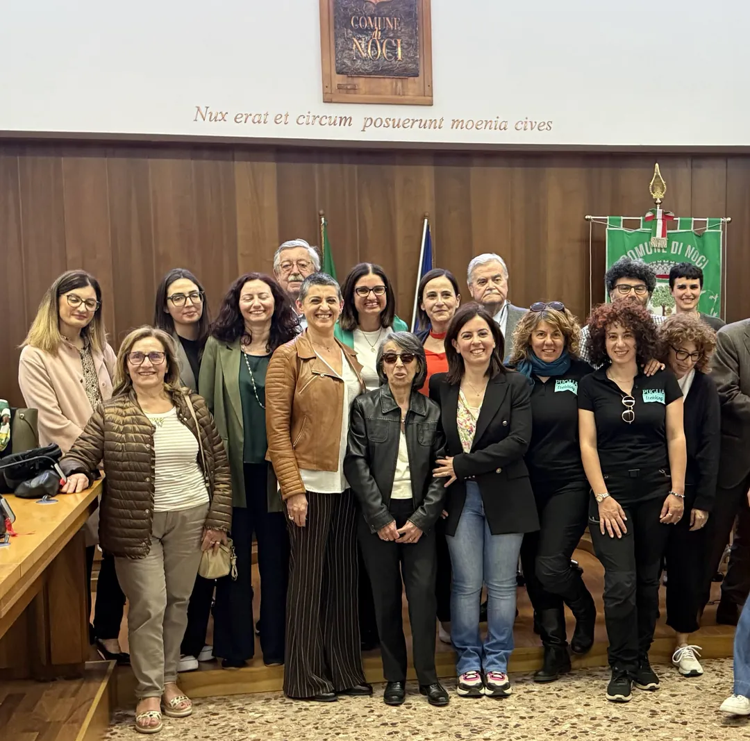 Un’intera comunità si unisce per seminare sogni, cultura e opportunità educative: è questo lo spirito di “Intrecci di comunità educanti – SeminiAMO sogni e cultura nella nostra città”, il Patto Educativo di Comunità promosso dal Comune di Noci e affidato in coordinamento al CSV San Nicola, con il coinvolgimento attivo di scuole, enti del terzo settore, realtà culturali e sociali del territorio.