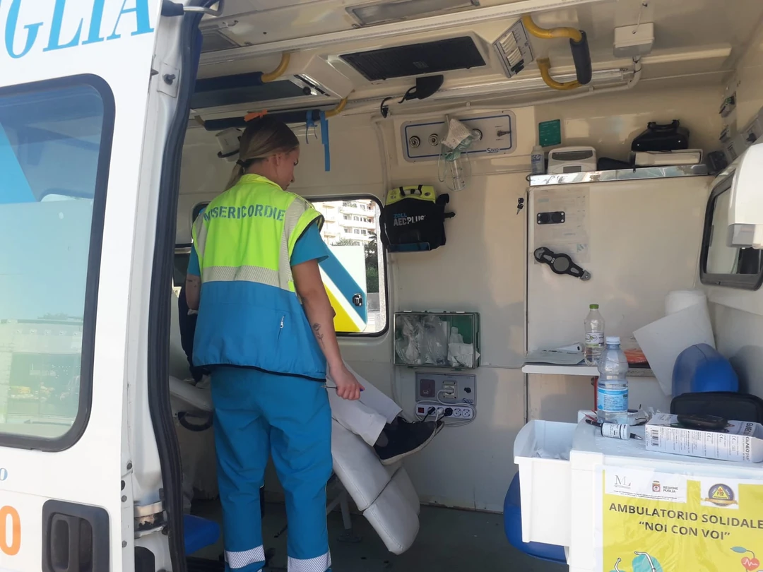 Durante i mesi estivi, la Confraternita di Misericordia di Andria OdV rinnova il suo impegno per la salute e la tutela delle persone più fragili con due nuovi progetti che si affiancano all’Ambulatorio Solidale “Noi con Voi”: “AndriainSalute” e “Al mercato in sicurezza”.